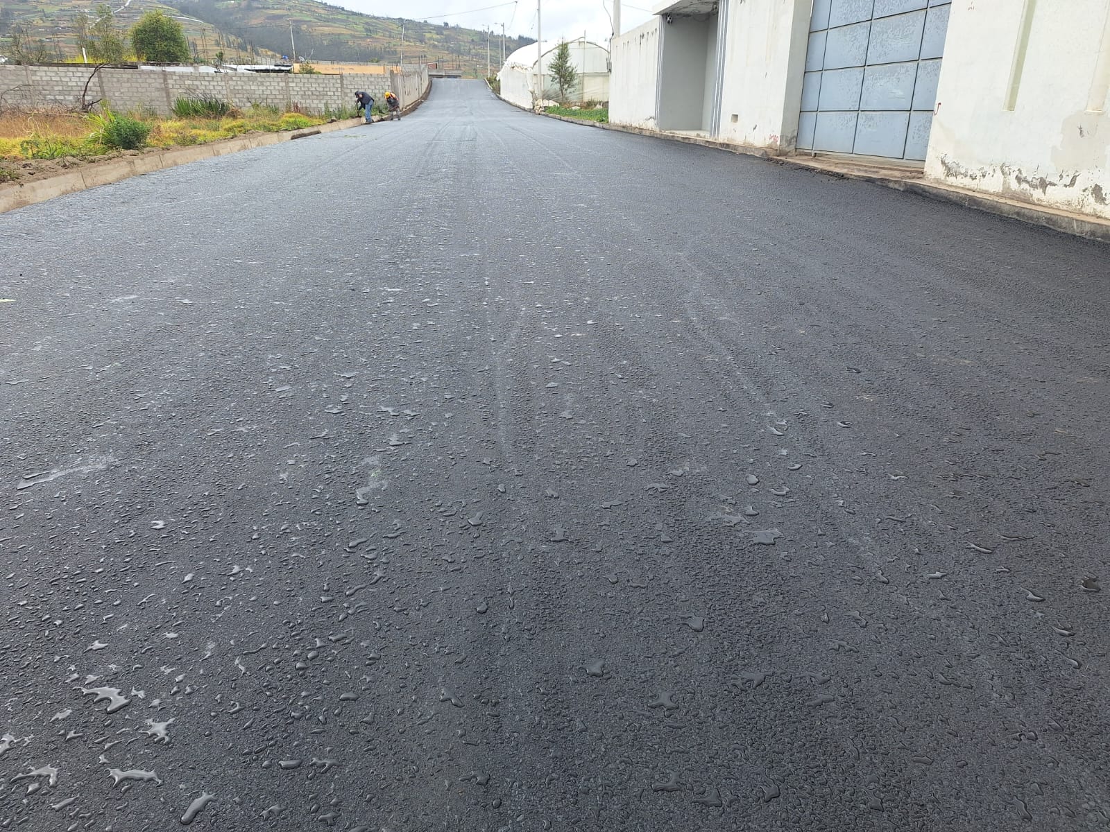 FINALIZAN LOS TRABAJOS DE ASFALTO EN LOS CASERÍOS 10 DE AGOSTO Y SAN JUAN 